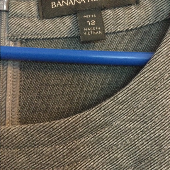 Sleeveless Grey jumper style Banana Republic Dress with stitching details - Picture 4 of 7